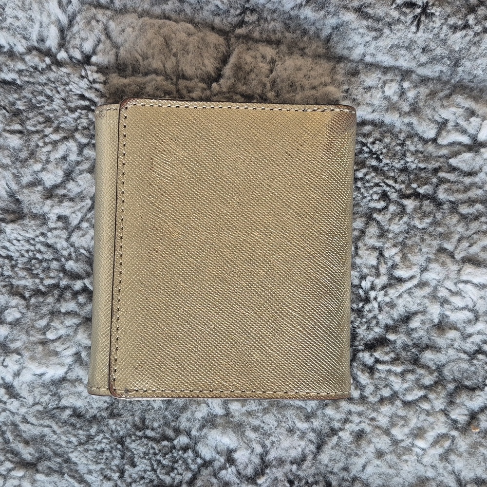 Kate Spade 🖤 Gold Wallet - Picture 2 of 8
